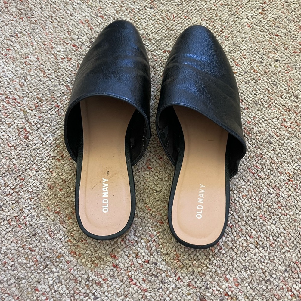 Old Navy mule slip on’s